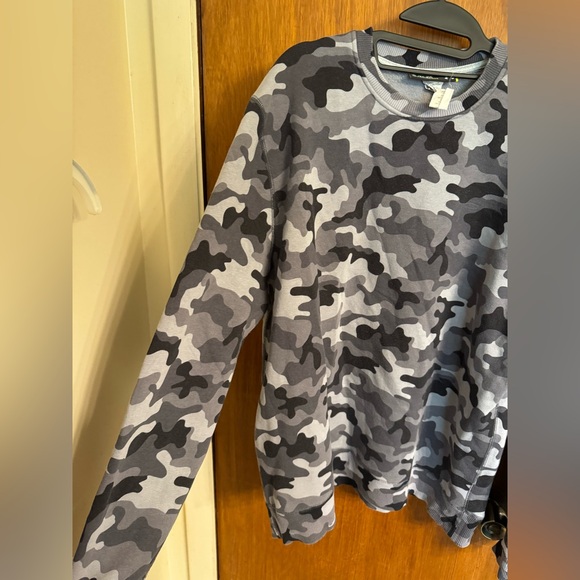 Gently used condition, men’s XL Under Armour camouflage fleece lined sweatshirt - Picture 5 of 11